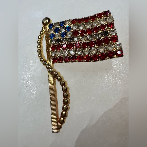 American Flag Pin Red, White and Blue Crystals on Gold Tone Metal. ￼ - Picture 2 of 5
